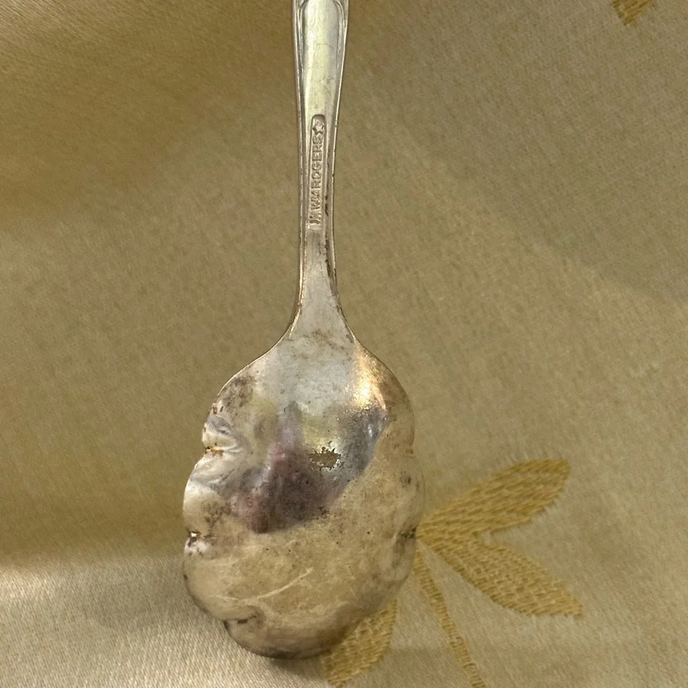 Vintage WM Rogers ⭐️ Scalloped Serving Spoon.